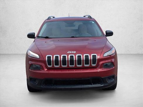 Used 2016 Jeep Cherokee Sport FWD image 2