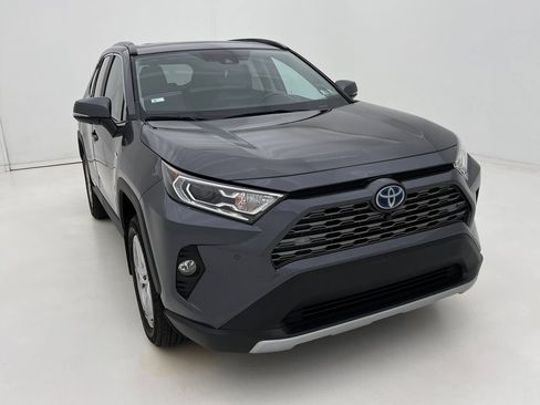 Used 2020 Toyota RAV4 Limited AWD/4WD image 3