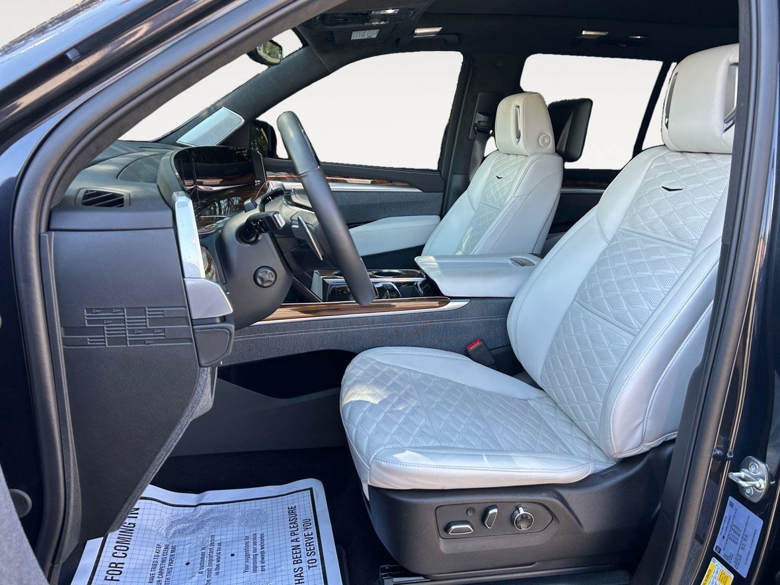 Certified 2025 Cadillac Escalade Sport Platinum w/ LPO, ONYX Package AWD/4WD image 9