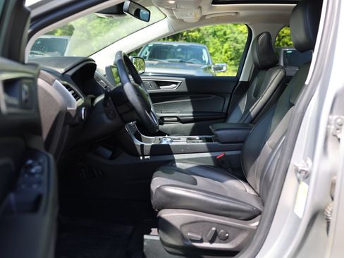 Used 2022 Ford Edge Titanium w/ Equipment Group 301A AWD/4WD image 17