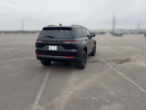 New 2026 Jeep Grand Cherokee Altitude image 11