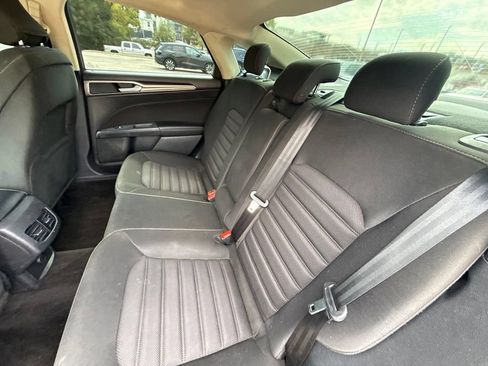 Used 2018 Ford Fusion SE w/ Fusion SE Technology Package FWD image 29