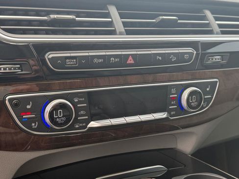 Used 2018 Audi Q7 3.0T Prestige AWD/4WD image 23
