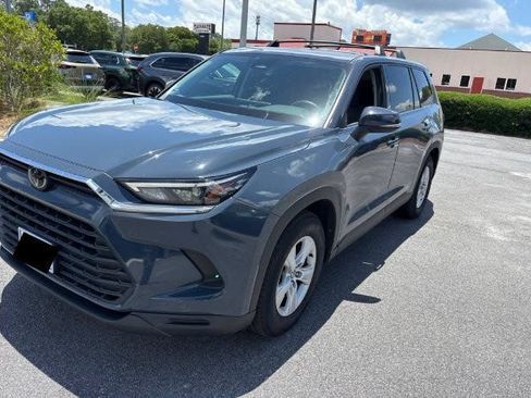 Used 2025 Toyota Grand Highlander FWD image 3
