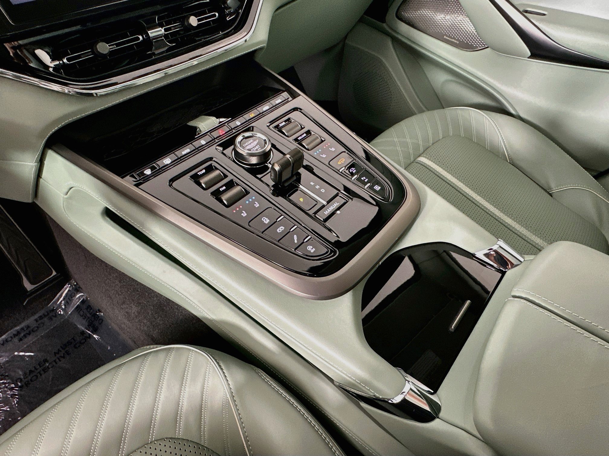 Used 2025 Aston Martin DBX 707 AWD/4WD image 18