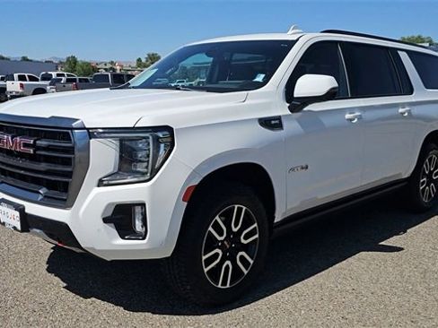 Used 2022 GMC Yukon XL AT4 w/ AT4 Premium Plus Package image 4
