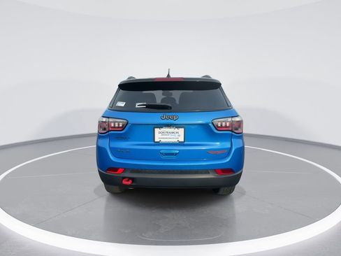 Used 2024 Jeep Compass Trailhawk image 7