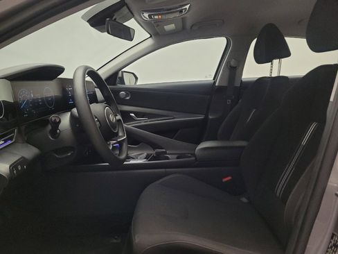 Used 2024 Hyundai Elantra Blue FWD image 17
