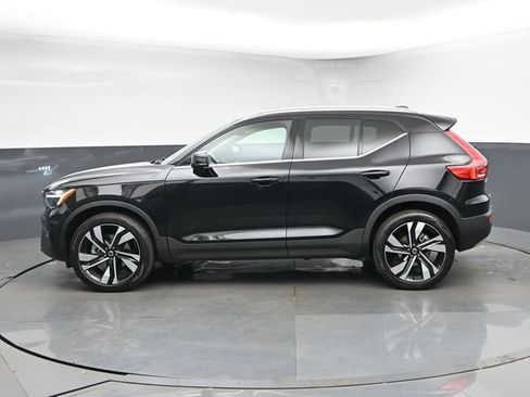 Used 2023 Volvo XC40 B5 Plus w/ Protection Package Premier AWD/4WD image 6
