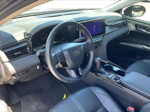 Used 2025 Toyota Camry XLE image 17