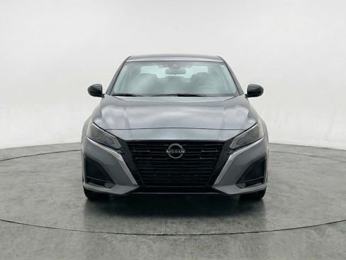 Used 2025 Nissan Altima 2.5 SV image 2