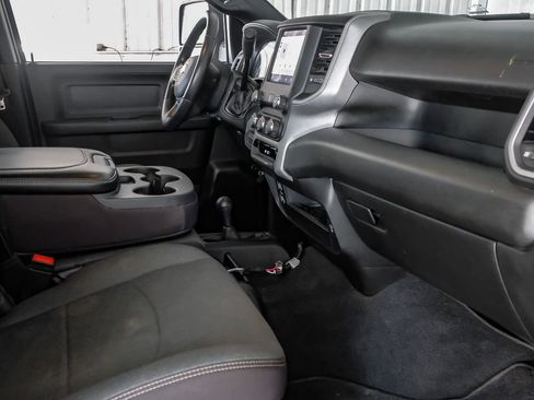 Used 2024 RAM 3500 Tradesman w/ Chrome Appearance Group AWD/4WD image 13