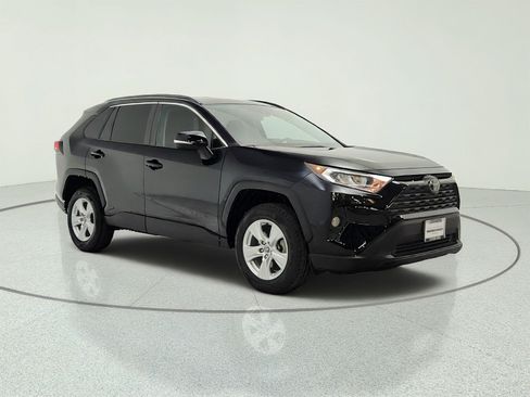 Used 2020 Toyota RAV4 XLE w/ Carpet Mat Package FWD image 3