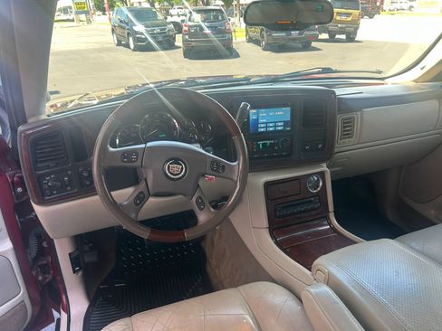 Used 2005 Cadillac Escalade AWD image 4
