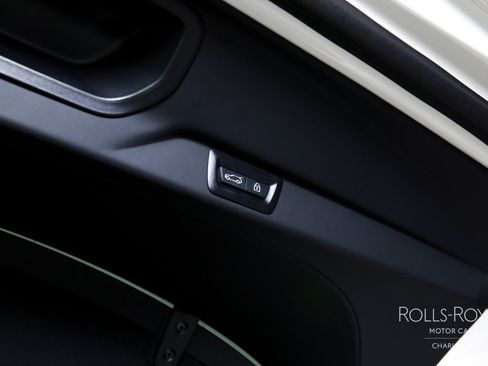 Used 2020 Rolls-Royce Cullinan image 26