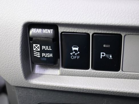 Used 2019 Toyota Sienna XLE image 23