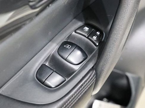 Used 2018 Nissan Rogue SV w/ Premium Package image 20