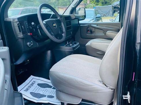 Used 2010 Chevrolet Express 1500 image 26