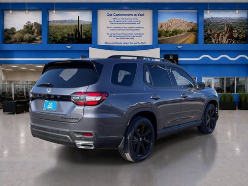 Certified 2025 Honda Pilot Black Edition image 8