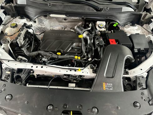Used 2025 Chevrolet Trax LT w/ LT Convenience Package FWD image 30