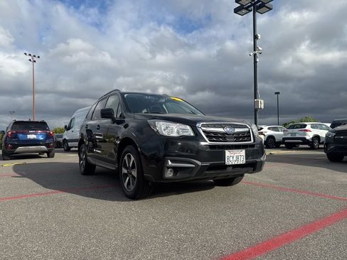 Used 2018 Subaru Forester 2.5i Premium AWD/4WD image 3
