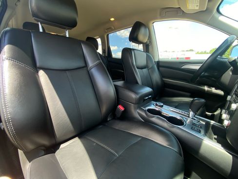 Used 2020 Nissan Pathfinder SL AWD/4WD image 16