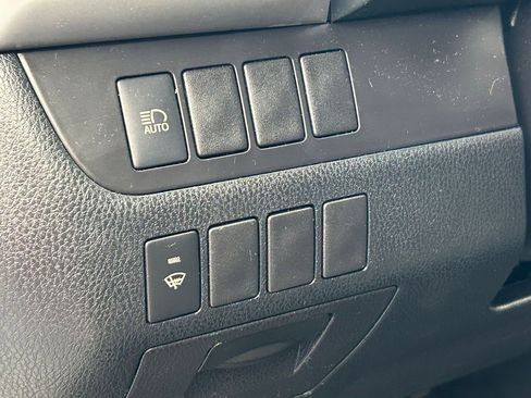 Used 2019 Toyota Highlander LE FWD image 18