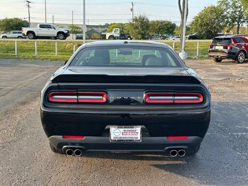 Used 2015 Dodge Challenger SXT RWD image 5