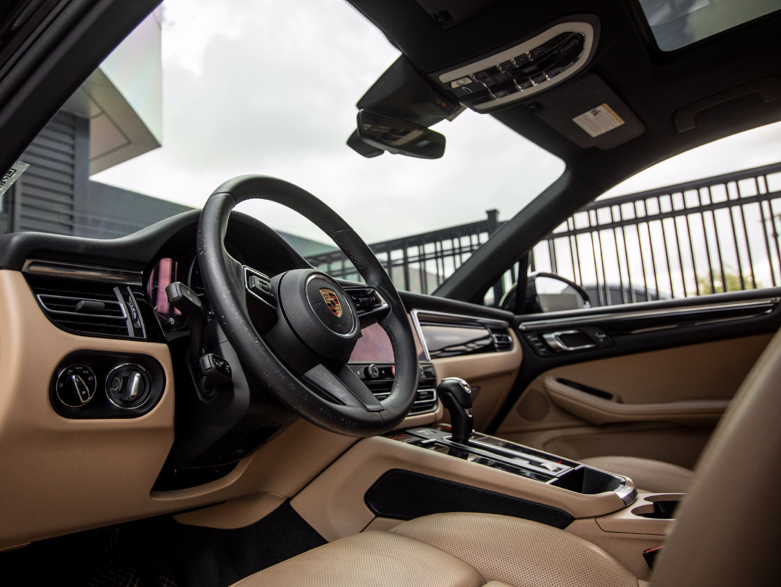 Certified 2024 Porsche Macan AWD/4WD image 4