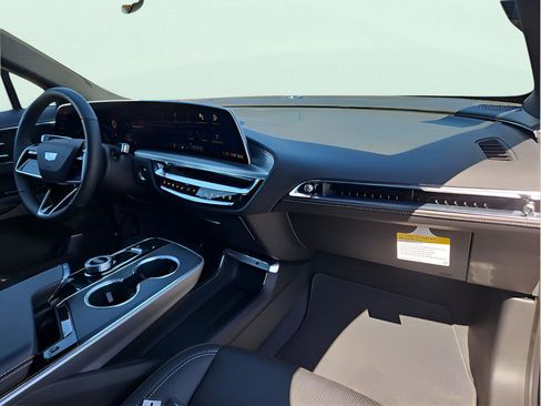 New 2024 Cadillac Lyriq Luxury image 16