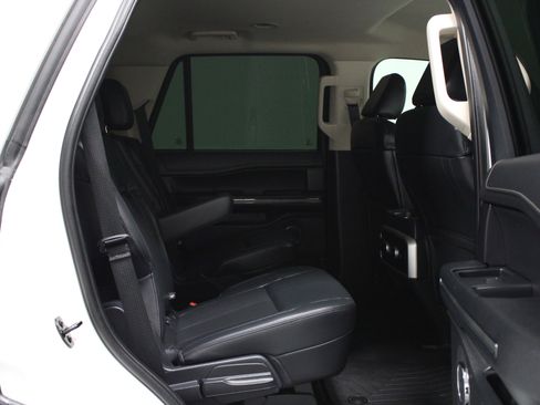 Used 2024 Ford Expedition XLT image 16