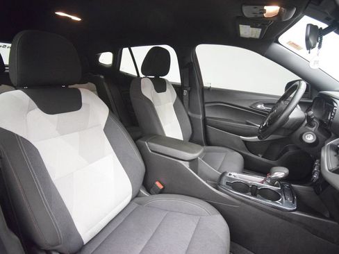 Used 2024 Chevrolet Trax RS w/ Driver Confidence Package FWD image 17