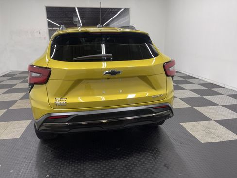 Used 2025 Chevrolet Trax ACTIV w/ Sunroof Package image 3