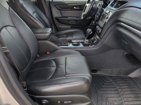Used 2015 Chevrolet Traverse LT w/ LPO, 'HIT The Road' Package FWD image 40