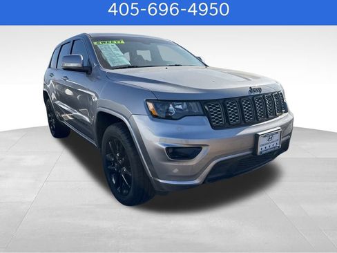 Used 2018 Jeep Grand Cherokee Altitude image 2