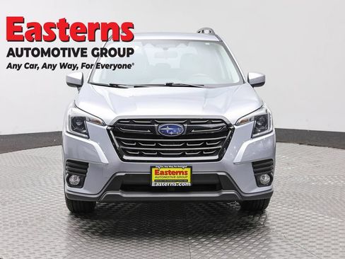 Used 2022 Subaru Forester Premium AWD/4WD image 2
