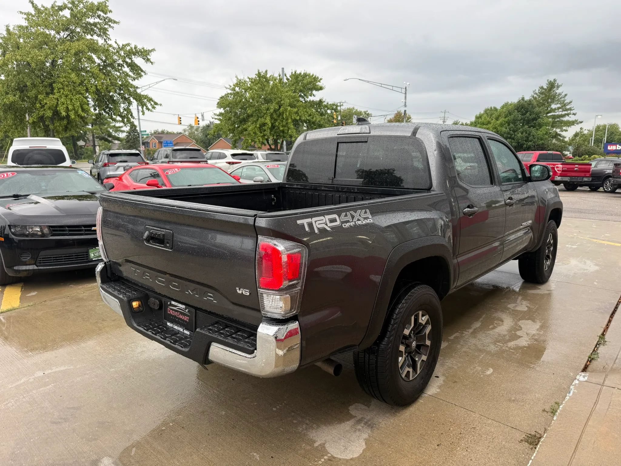 Used 2022 Toyota Tacoma TRD Off-Road AWD/4WD image 3