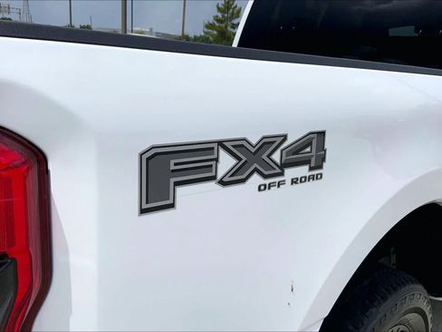 Used 2024 Ford F250 Lariat w/ Black Appearance Package AWD/4WD image 10