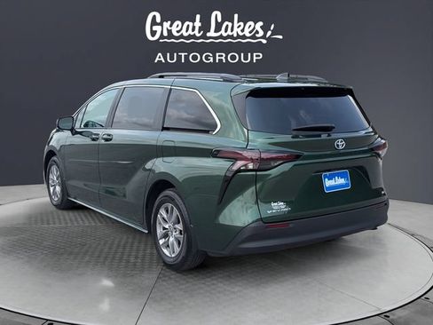 Used 2025 Toyota Sienna LE w/ LE Plus Package AWD/4WD image 3