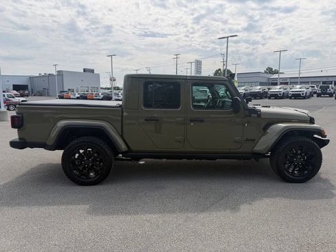 Certified 2025 Jeep Gladiator Sport AWD/4WD image 5