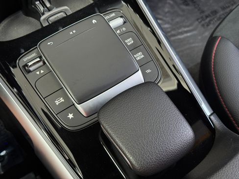 Used 2022 Mercedes-Benz GLB 250 w/ AMG Line image 33