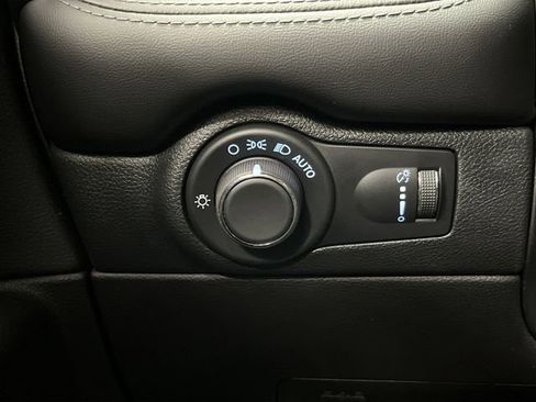 Used 2024 Dodge Durango SXT w/ 3rd Row Seating Group image 24