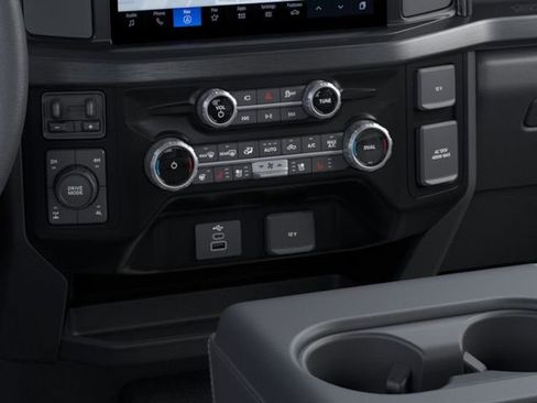 New 2026 Ford F250 Lariat w/ Black Appearance Package image 17