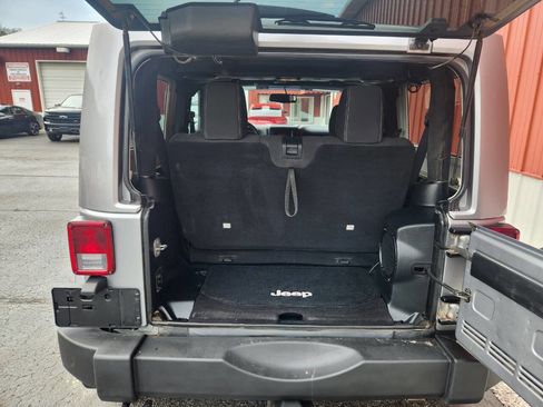 Used 2014 Jeep Wrangler Rubicon w/ Power Convenience Group image 13