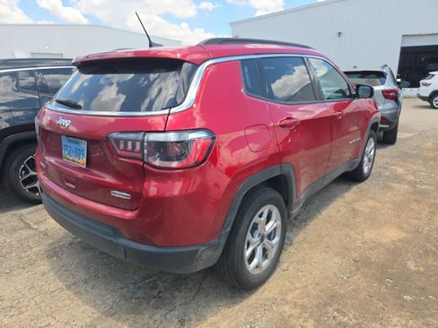 Used 2025 Jeep Compass Latitude w/ Sun & Sound Group AWD/4WD image 9