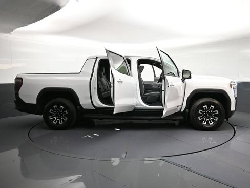 Used 2026 GMC Sierra EV Elevation AWD/4WD image 32