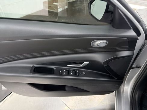 Used 2021 Hyundai Elantra SEL w/ Convenience + Premium Package FWD image 18