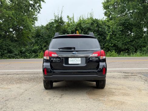 Used 2011 Subaru Outback 2.5i Limited AWD/4WD image 3