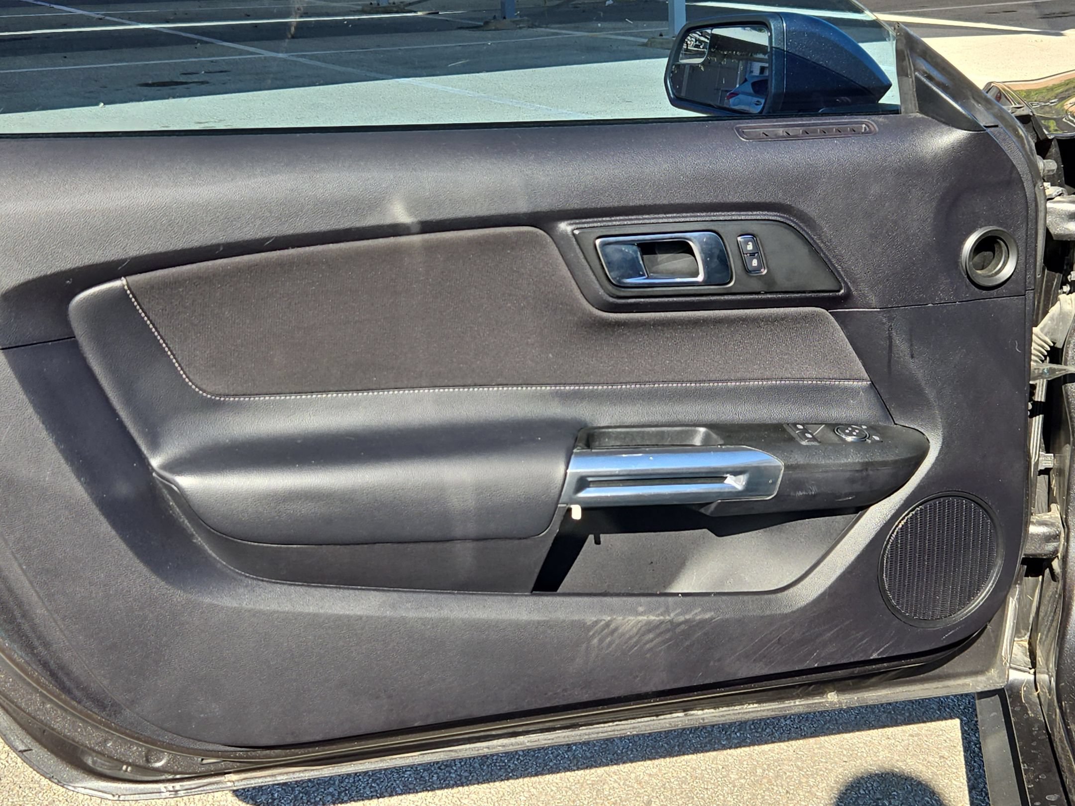 Used 2018 Ford Mustang Coupe RWD image 10