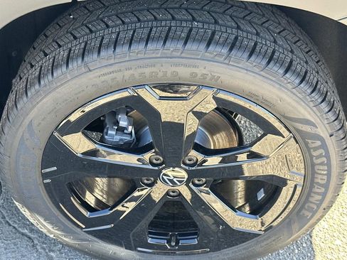 New 2026 Volkswagen Taos SEL image 11